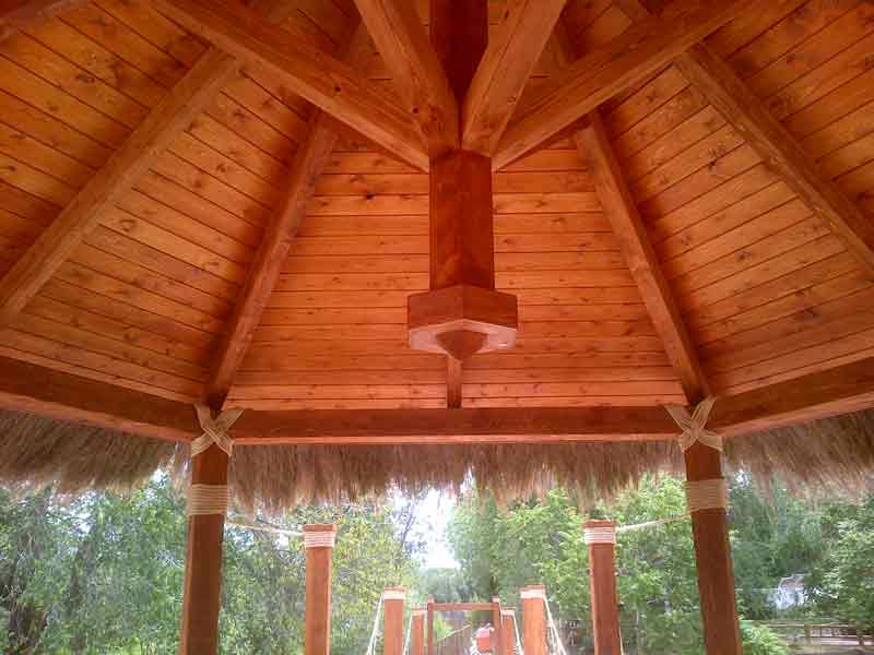 Pérgola de madera maciza